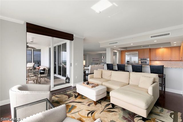 1050 Borghese LN 1202, Naples, FL 34114