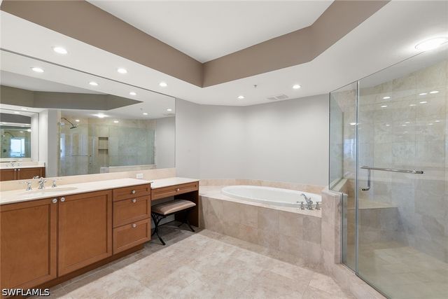 1050 Borghese LN 1202, Naples, FL 34114
