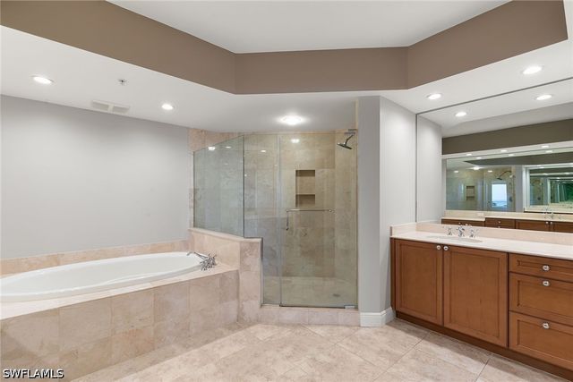 1050 Borghese LN 1202, Naples, FL 34114