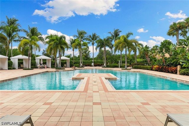 1050 Borghese LN 1202, Naples, FL 34114