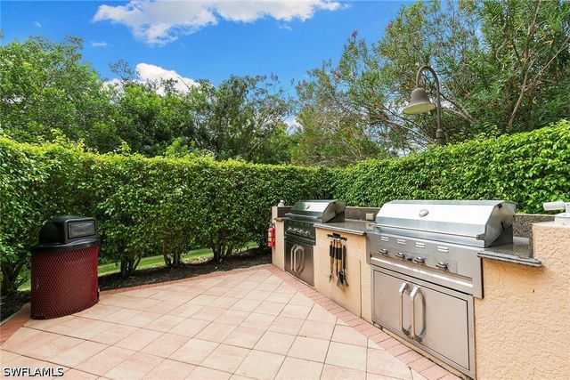 1050 Borghese LN 1202, Naples, FL 34114