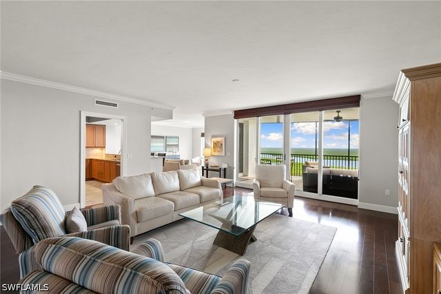 1050 Borghese LN 1202, Naples, FL 34114