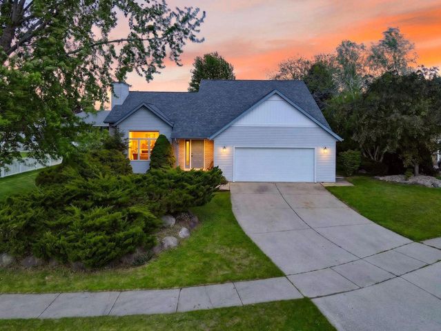 816 Bergen Court, Stoughton, WI 53589