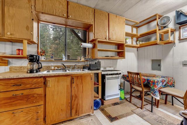 29104 Johnson Road, Montgomery Creek, CA 96065