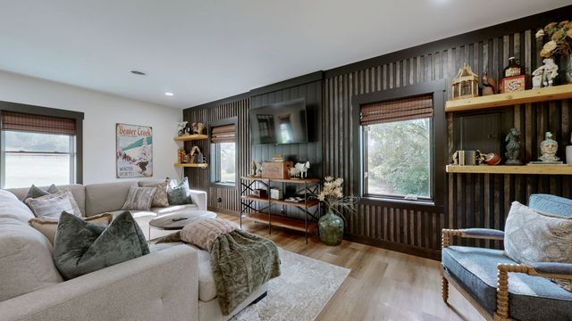 2739 Thompson Station Rd, E, Thompsons Station, TN 37179