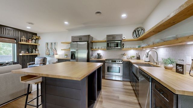 2739 Thompson Station Rd, E, Thompsons Station, TN 37179