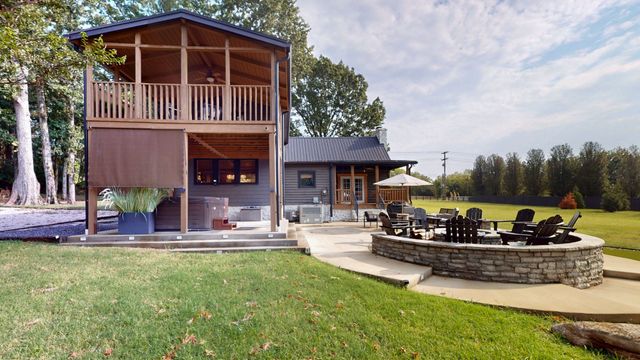 2739 Thompson Station Rd, E, Thompsons Station, TN 37179