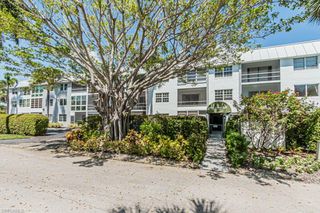 72 7th ST S 203, Naples, FL 34102