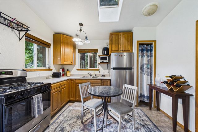 220 Madrone Road, Weott, CA 95571