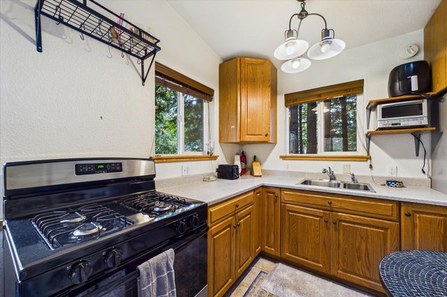 220 Madrone Road, Weott, CA 95571