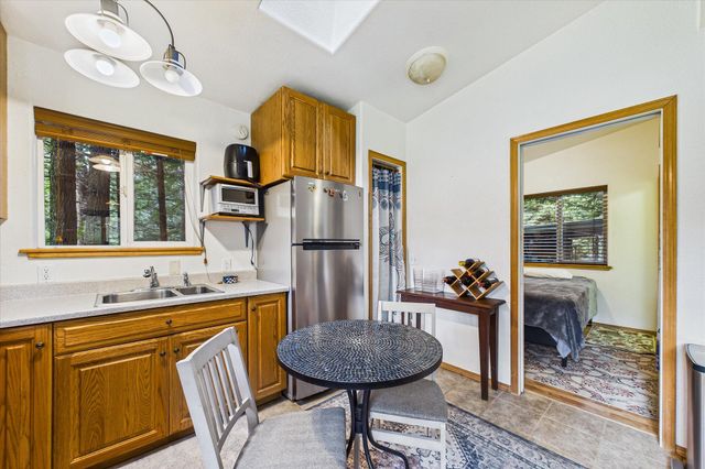 220 Madrone Road, Weott, CA 95571