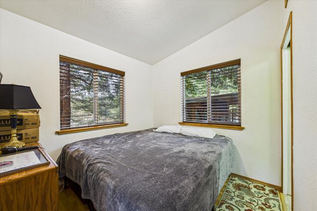 220 Madrone Road, Weott, CA 95571