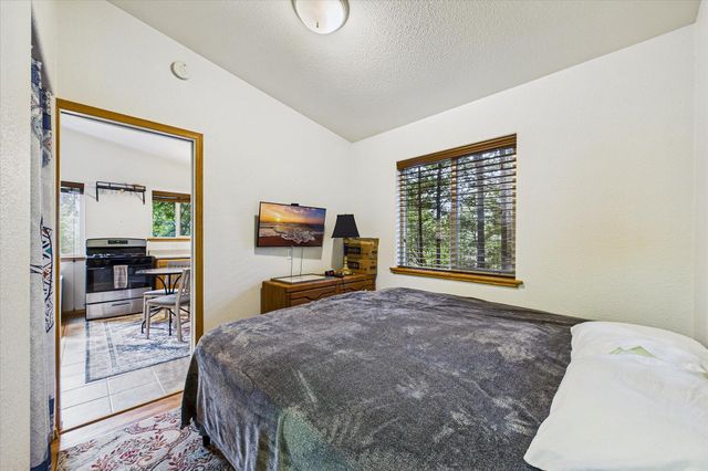 220 Madrone Road, Weott, CA 95571