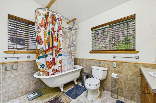 220 Madrone Road, Weott, CA 95571