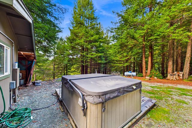 220 Madrone Road, Weott, CA 95571