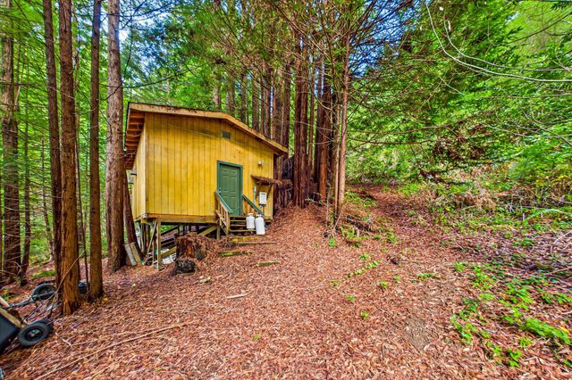 220 Madrone Road, Weott, CA 95571