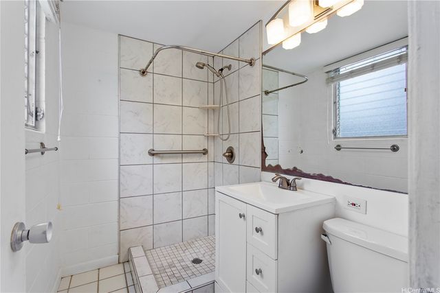 1120 Hassinger Street 207, Honolulu, HI 96822