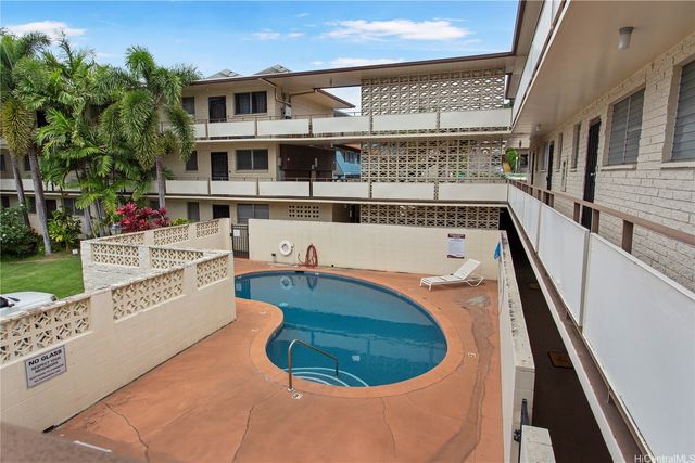 1120 Hassinger Street 207, Honolulu, HI 96822