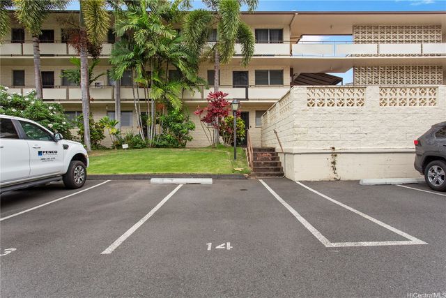 1120 Hassinger Street 207, Honolulu, HI 96822
