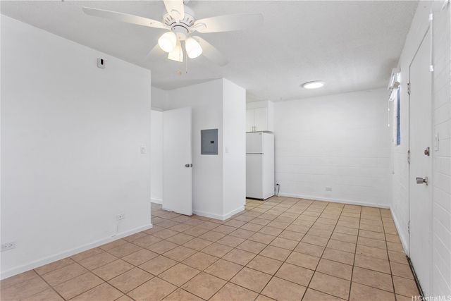 1120 Hassinger Street 207, Honolulu, HI 96822