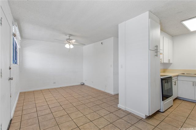 1120 Hassinger Street 207, Honolulu, HI 96822