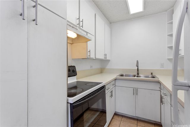 1120 Hassinger Street 207, Honolulu, HI 96822