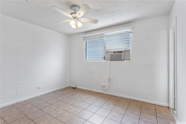 1120 Hassinger Street 207, Honolulu, HI 96822