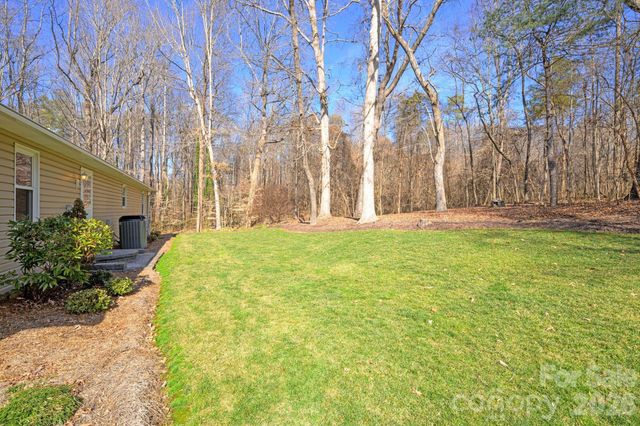 109 Normandy Avenue, Boonville, NC 27011