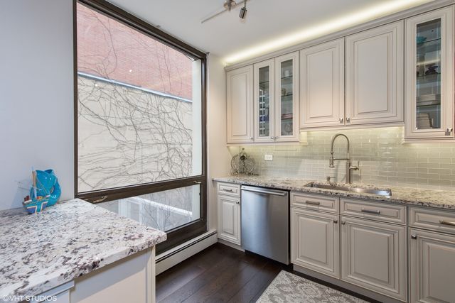 100 E Bellevue Place 4A, Chicago, IL 60611