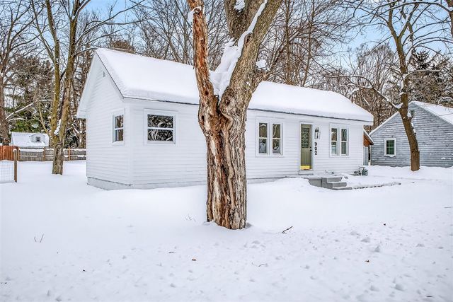 902 Wilson Avenue, Norton Shores, MI 49441