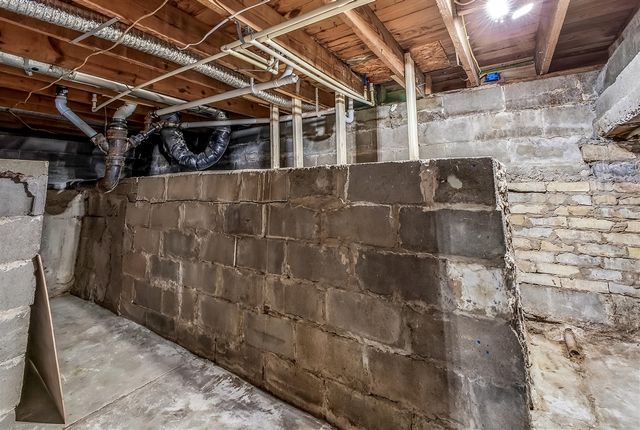 902 Wilson Avenue, Norton Shores, MI 49441