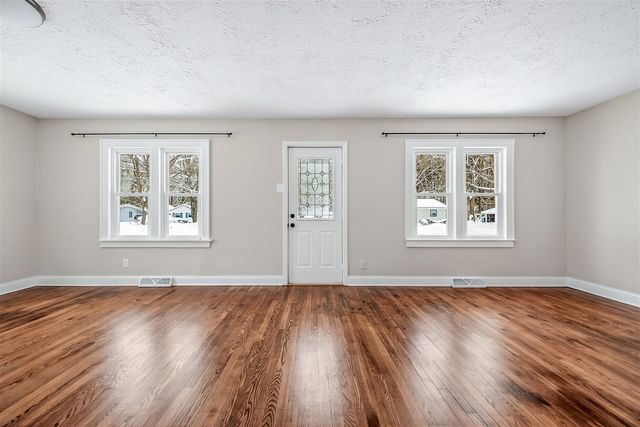 902 Wilson Avenue, Norton Shores, MI 49441