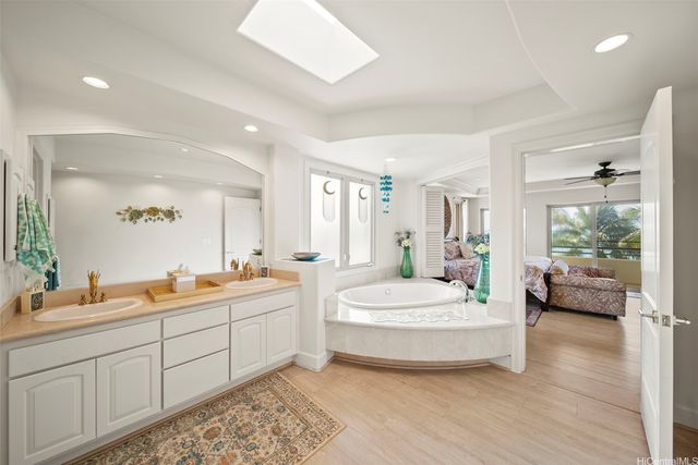 7017 Kalanianaole Highway, Honolulu, HI 96825