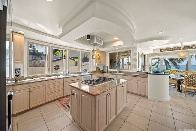 7017 Kalanianaole Highway, Honolulu, HI 96825