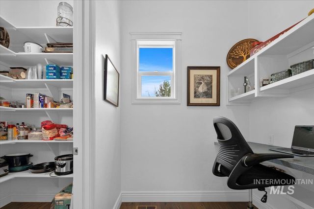 7105 N Pinseeker Pl, Meridian, ID 83646