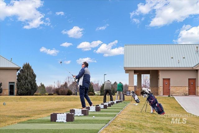 7105 N Pinseeker Pl, Meridian, ID 83646