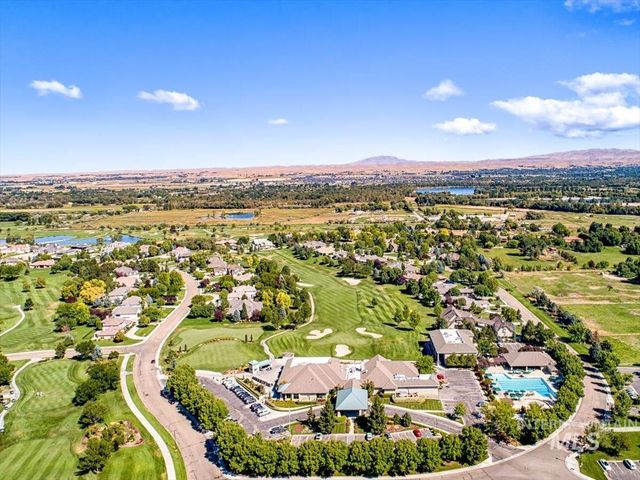 7105 N Pinseeker Pl, Meridian, ID 83646