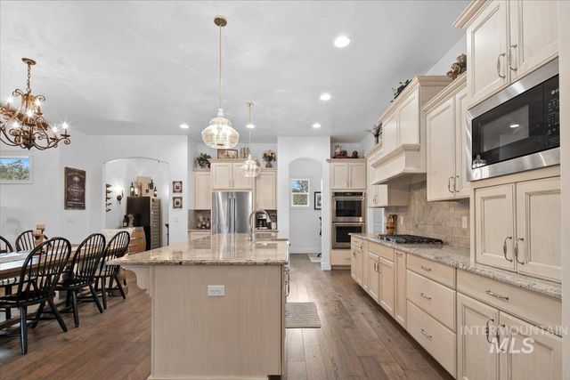 7105 N Pinseeker Pl, Meridian, ID 83646