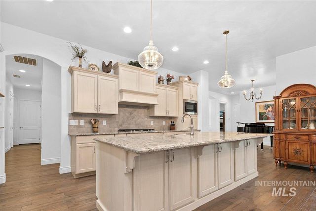 7105 N Pinseeker Pl, Meridian, ID 83646