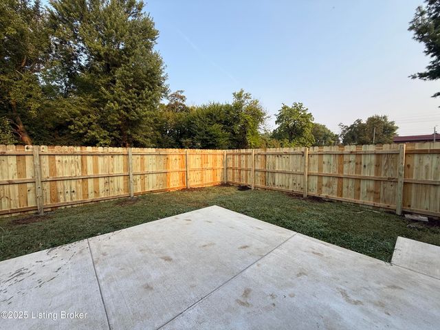 1052 Cecil Ave, Louisville, KY 40211