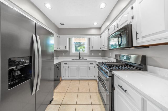 195 Cherokee Rd, Hendersonville, TN 37075