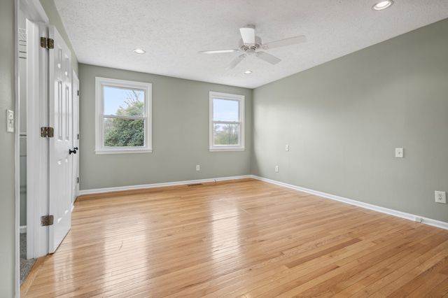 195 Cherokee Rd, Hendersonville, TN 37075