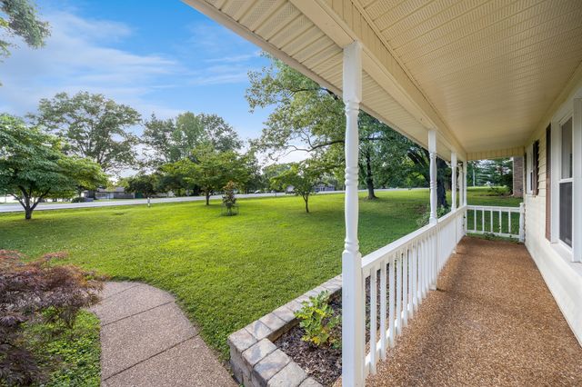195 Cherokee Rd, Hendersonville, TN 37075