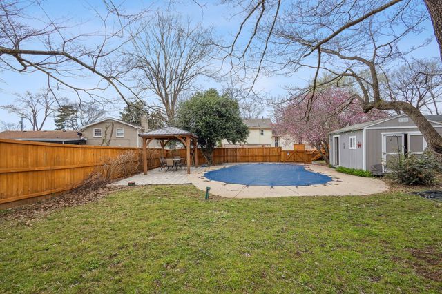 195 Cherokee Rd, Hendersonville, TN 37075