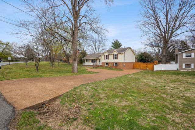 195 Cherokee Rd, Hendersonville, TN 37075