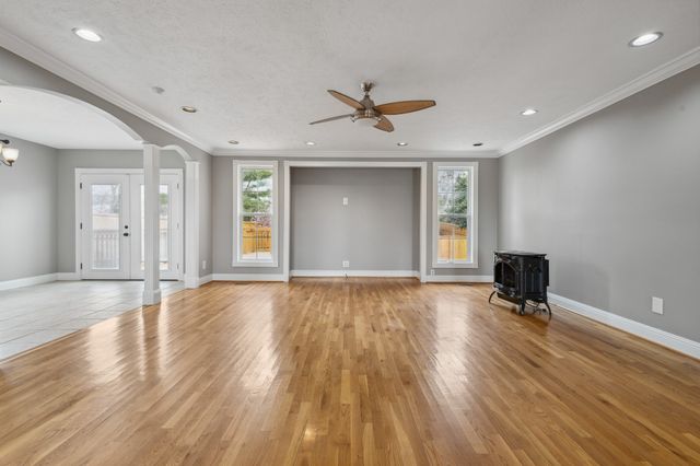 195 Cherokee Rd, Hendersonville, TN 37075