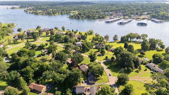 195 Cherokee Rd, Hendersonville, TN 37075