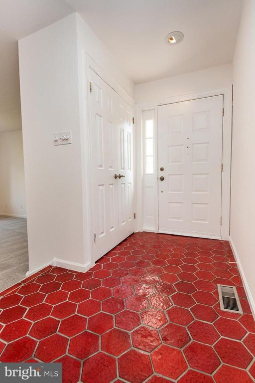 12 FARMINGTON PL, Newtown, PA 18940