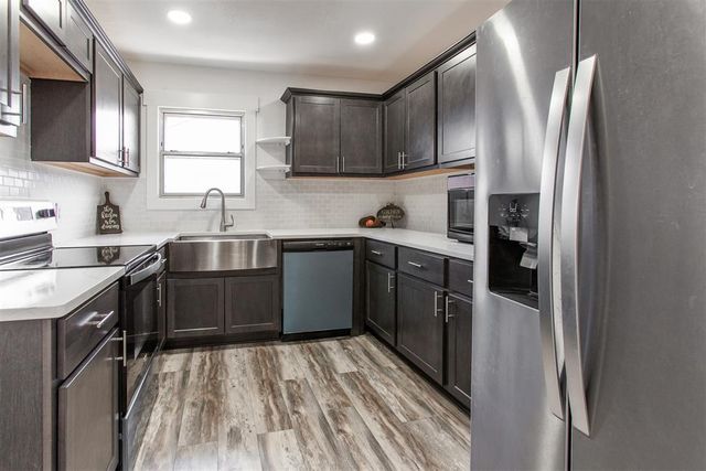 801 W Rickenbacker Drive, Midwest City, OK 73110