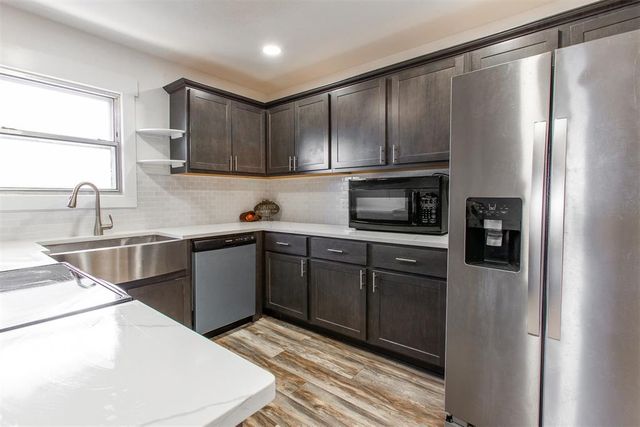 801 W Rickenbacker Drive, Midwest City, OK 73110